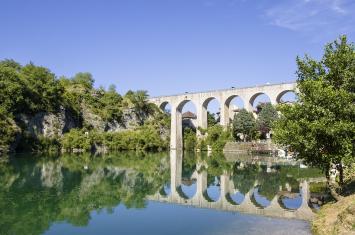 Canal de la Bourne et aqueduc